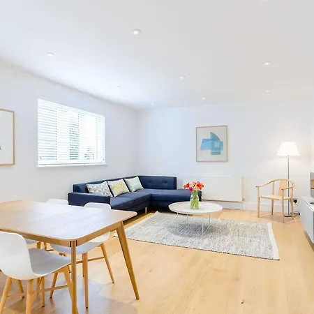 Native Fulham Apartment